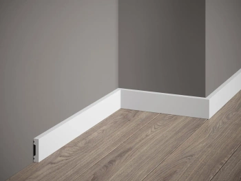 Listwa podłogowa Premium MD011P w kolorze białym RAL 9003 o wymiarach 200 x 1 x 4 cm, wykonana z PolyForce