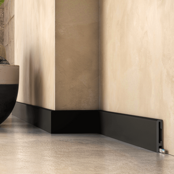 Czarna Listwa Podłogowa Premium Floor Durofit PF080B RAL9004 o szerokości 8 cm