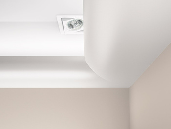 Listwa do oświetlenia typu LOC-01, długość 244cm, gładka.