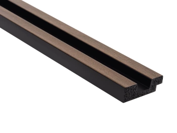 Lamela ścienna PolyForce z lewym zakończeniem L0104L w kolorze ciemny dąb o wymiarach 270 x 1.2 x 3.6 cm.